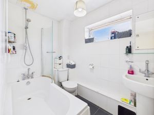 Family bathroom - click for photo gallery